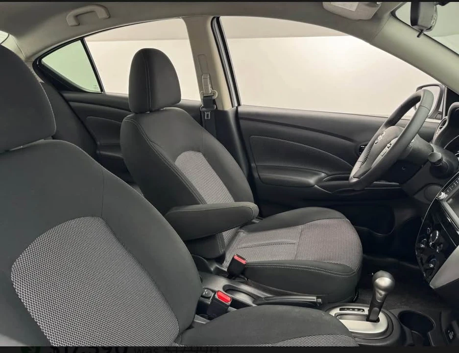 2015 Nissan Versa - Image 4 of 4