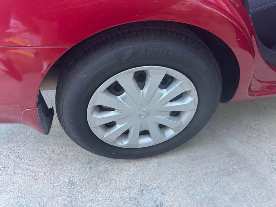 2015 Nissan Versa - Image 10 of 14