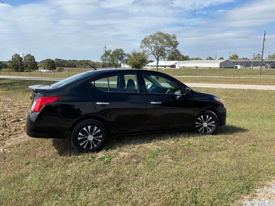 2015 Nissan Versa - Image 3 of 5