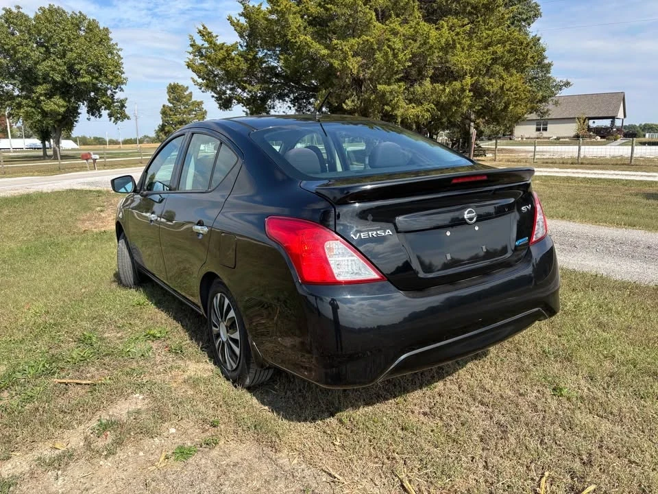 2015 Nissan Versa - Image 5 of 5