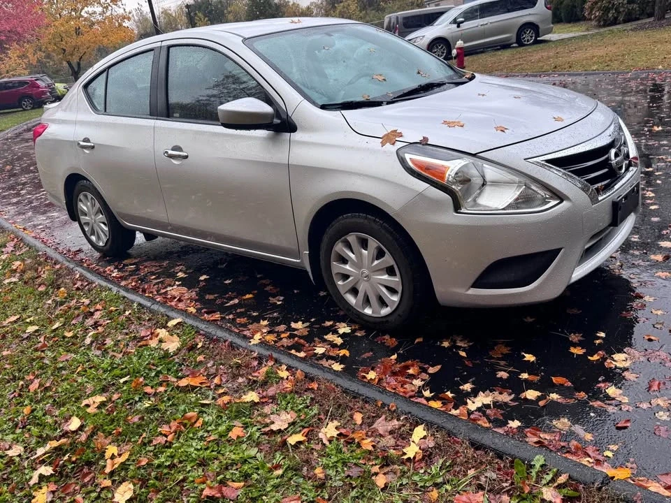 2015 Nissan Versa - Image 2 of 11
