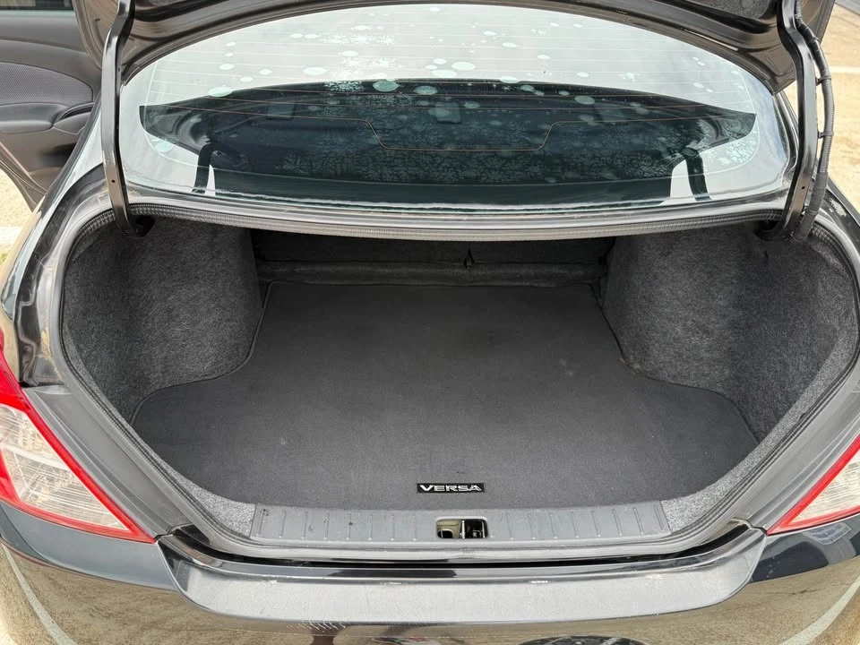 2015 Nissan Versa - Image 7 of 11