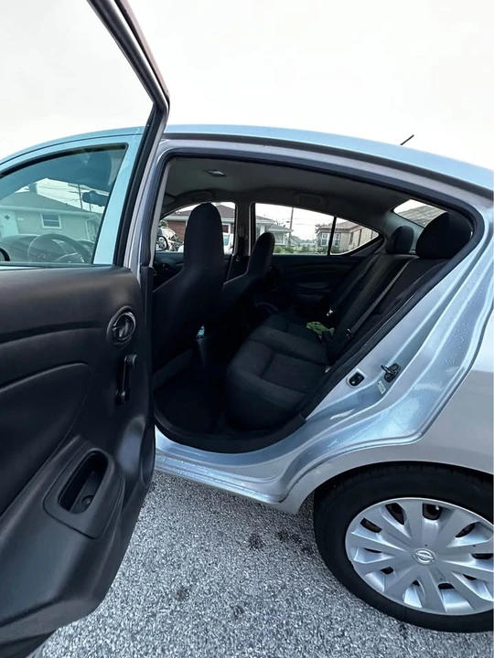 2015 Nissan Versa - Image 11 of 13