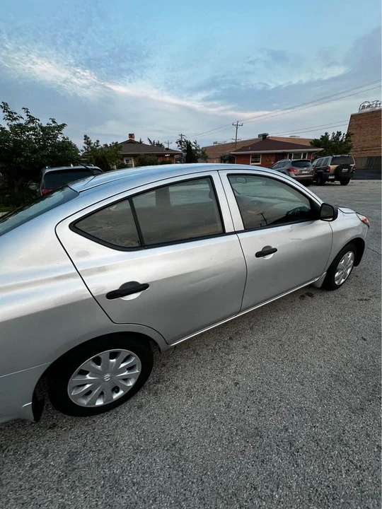 2015 Nissan Versa - Image 9 of 13