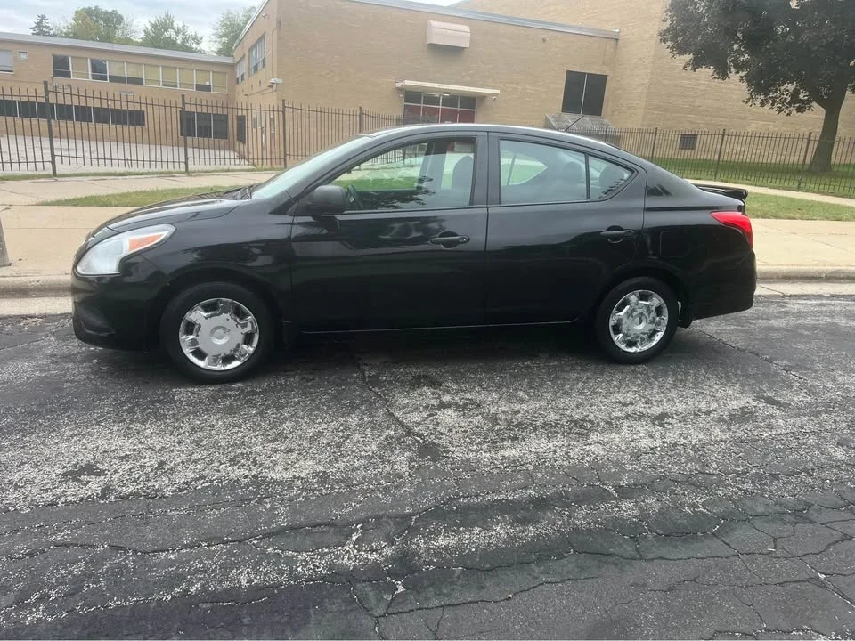 2015 Nissan Versa - Image 10 of 12