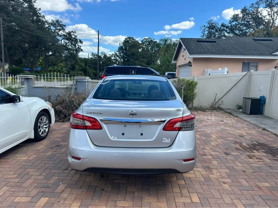 2015 Nissan Versa - Image 11 of 12