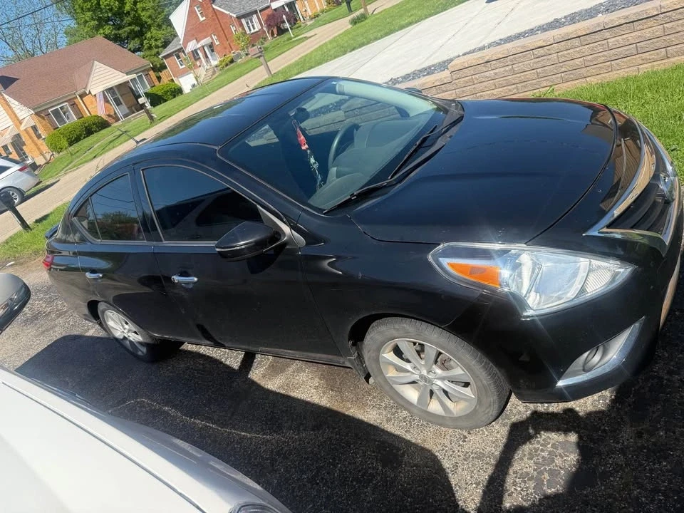 2015 Nissan Versa - Image 3 of 3