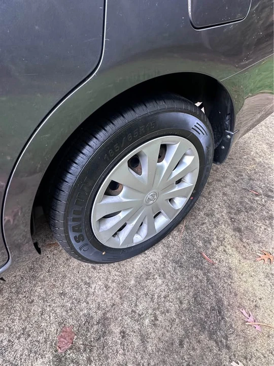 2015 Nissan Versa - Image 13 of 14
