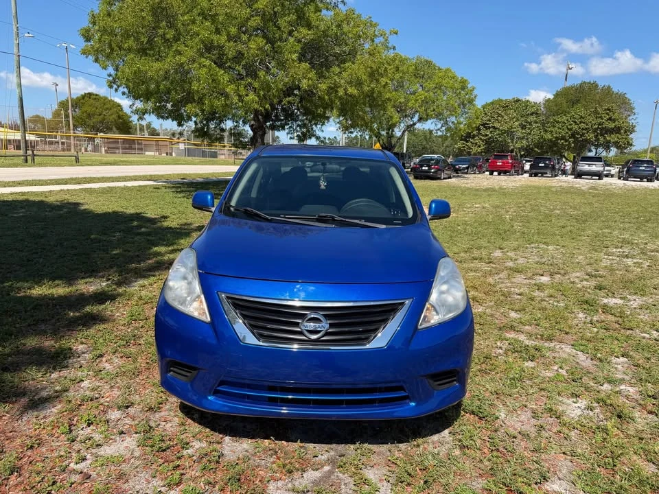2015 Nissan Versa - Image 9 of 12
