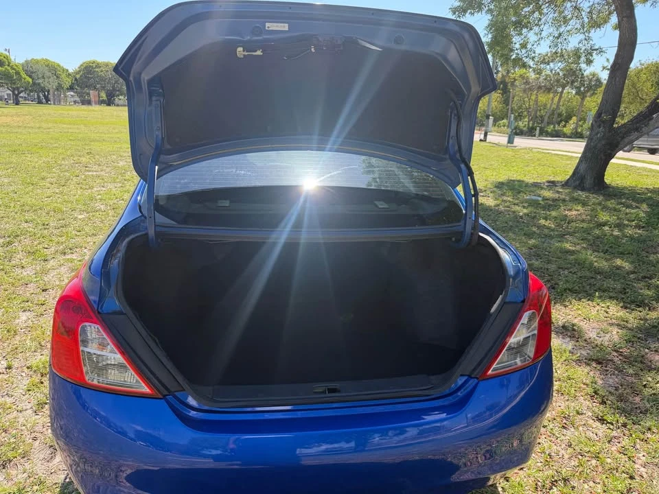 2015 Nissan Versa - Image 5 of 12