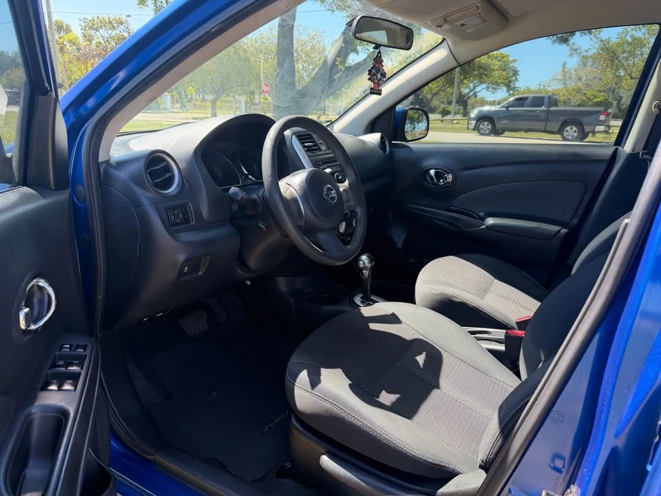 2015 Nissan Versa - Image 11 of 12