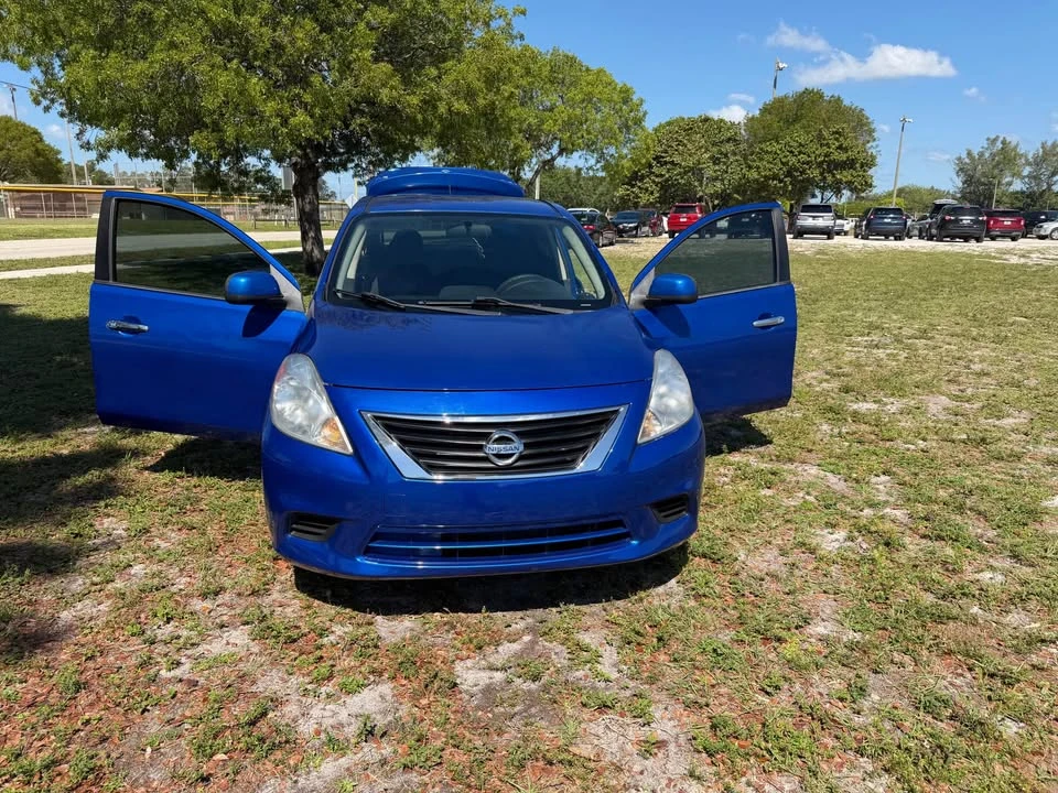 2015 Nissan Versa - Image 4 of 12