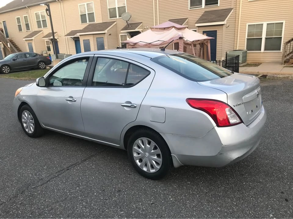 2015 Nissan Versa - Image 3 of 9