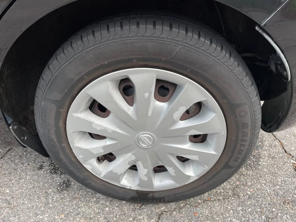 2015 Nissan Versa - Image 11 of 13