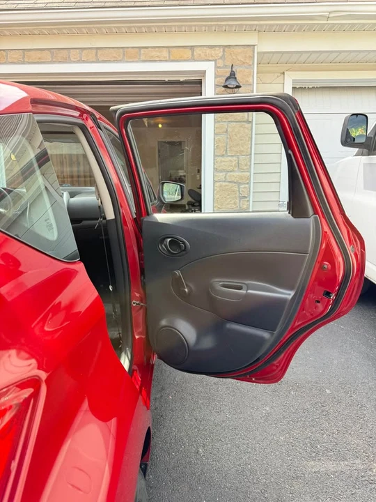 2015 Nissan Versa - Image 11 of 12
