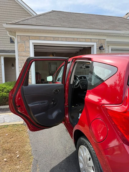 2015 Nissan Versa - Image 10 of 12