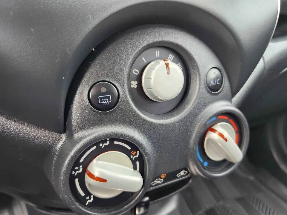 2015 Nissan Versa - Image 13 of 20