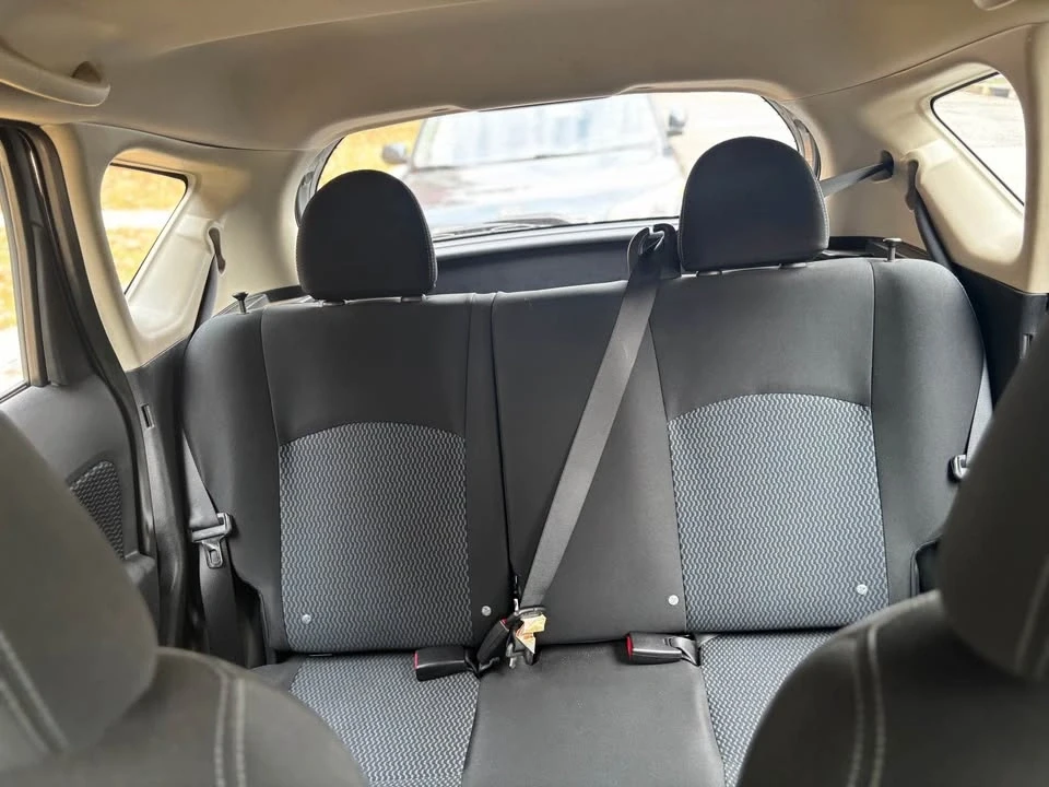 2015 Nissan Versa - Image 8 of 15