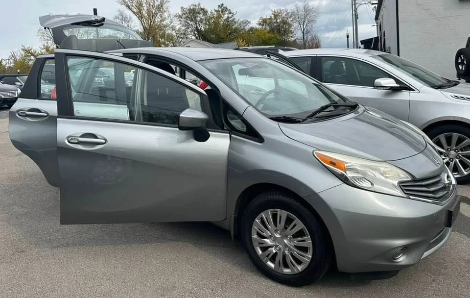 2015 Nissan Versa - Image 12 of 16
