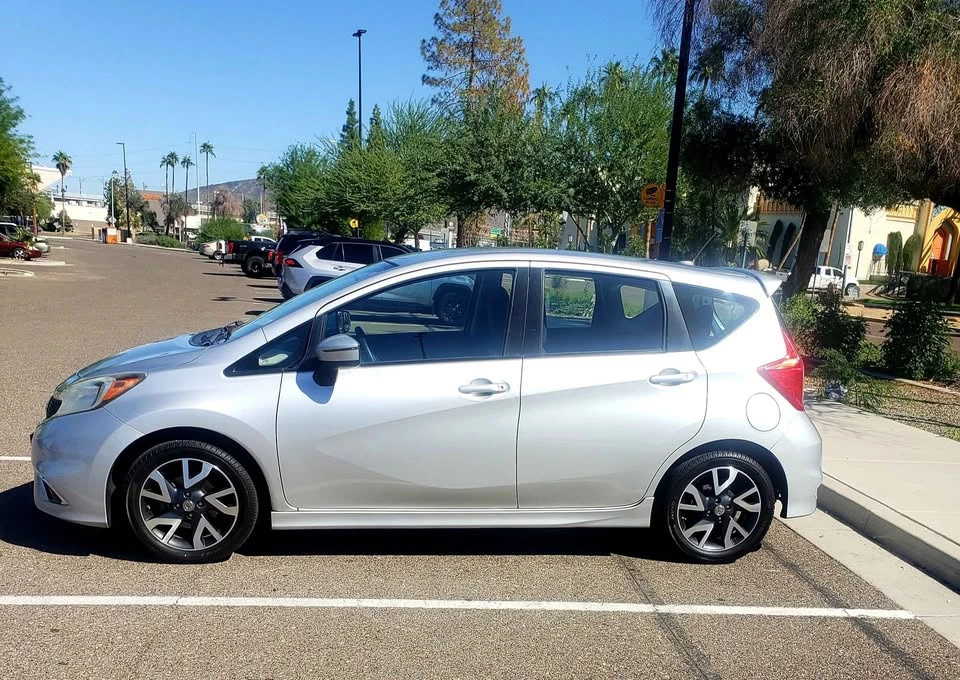 2015 Nissan Versa - Image 4 of 8