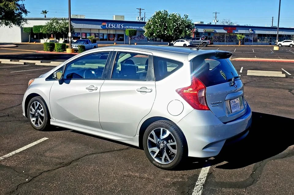 2015 Nissan Versa - Image 4 of 9