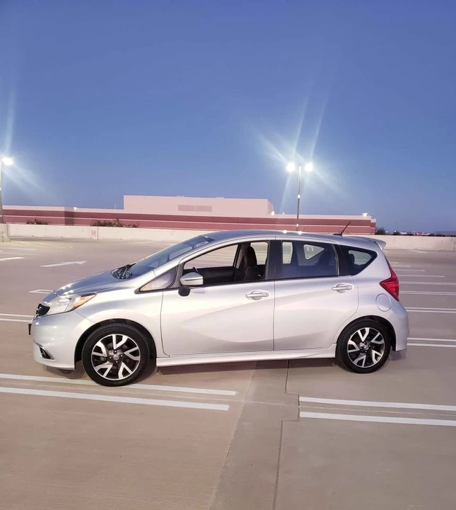2015 Nissan Versa - Image 5 of 8
