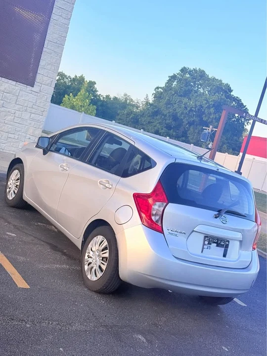 2015 Nissan Versa - Image 4 of 4