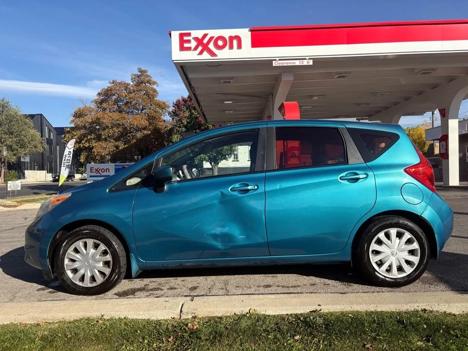 2015 Nissan Versa - Image 4 of 4