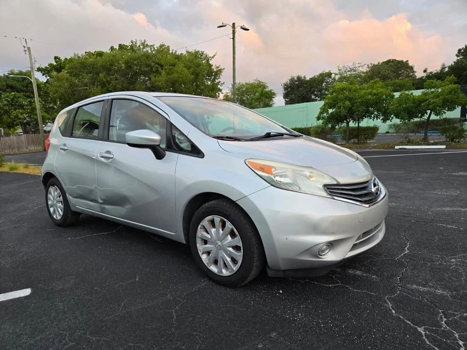 2015 Nissan Versa - Image 4 of 10