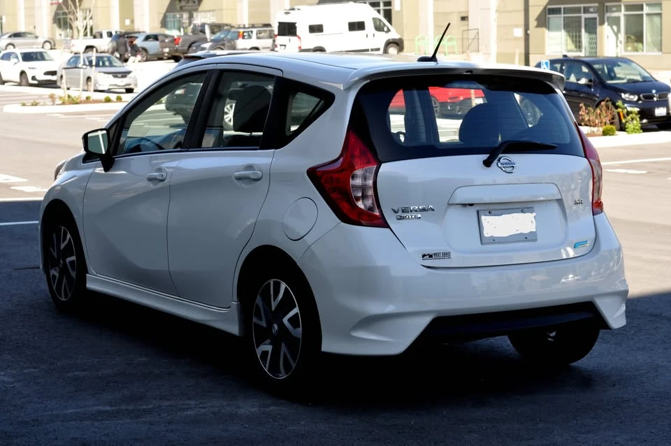 2015 Nissan Versa - Image 5 of 15