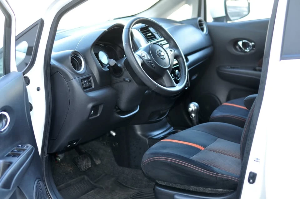 2015 Nissan Versa - Image 10 of 15