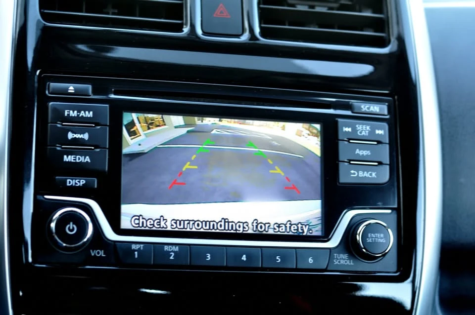 2015 Nissan Versa - Image 13 of 15