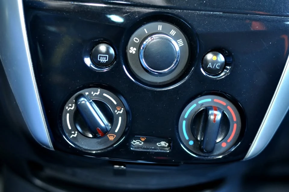 2015 Nissan Versa - Image 14 of 15