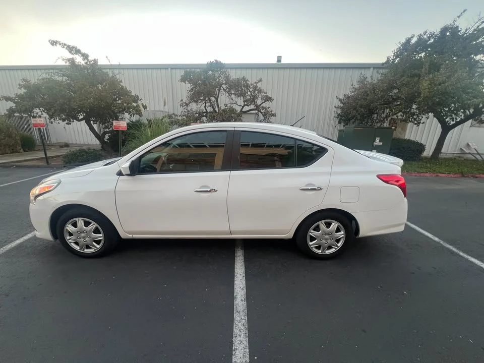 2015 Nissan Versa - Image 4 of 18
