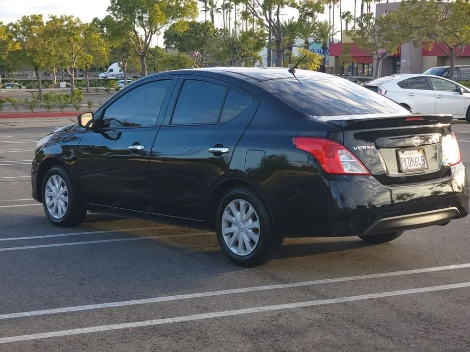 2015 Nissan Versa - Image 9 of 14