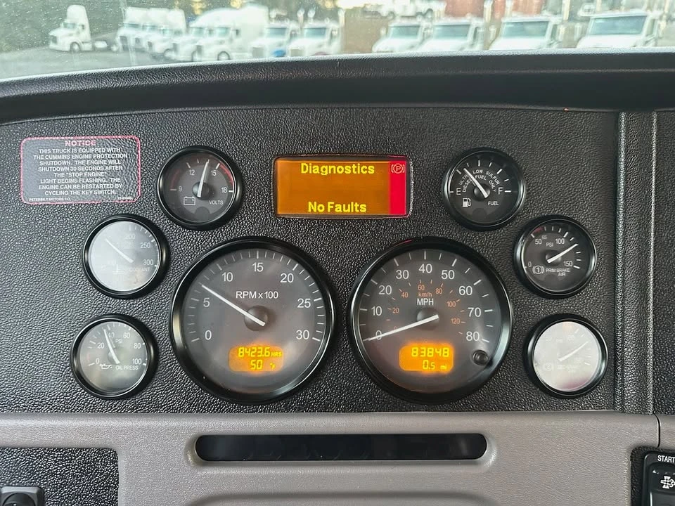 2015 Peterbilt - Image 15 of 19