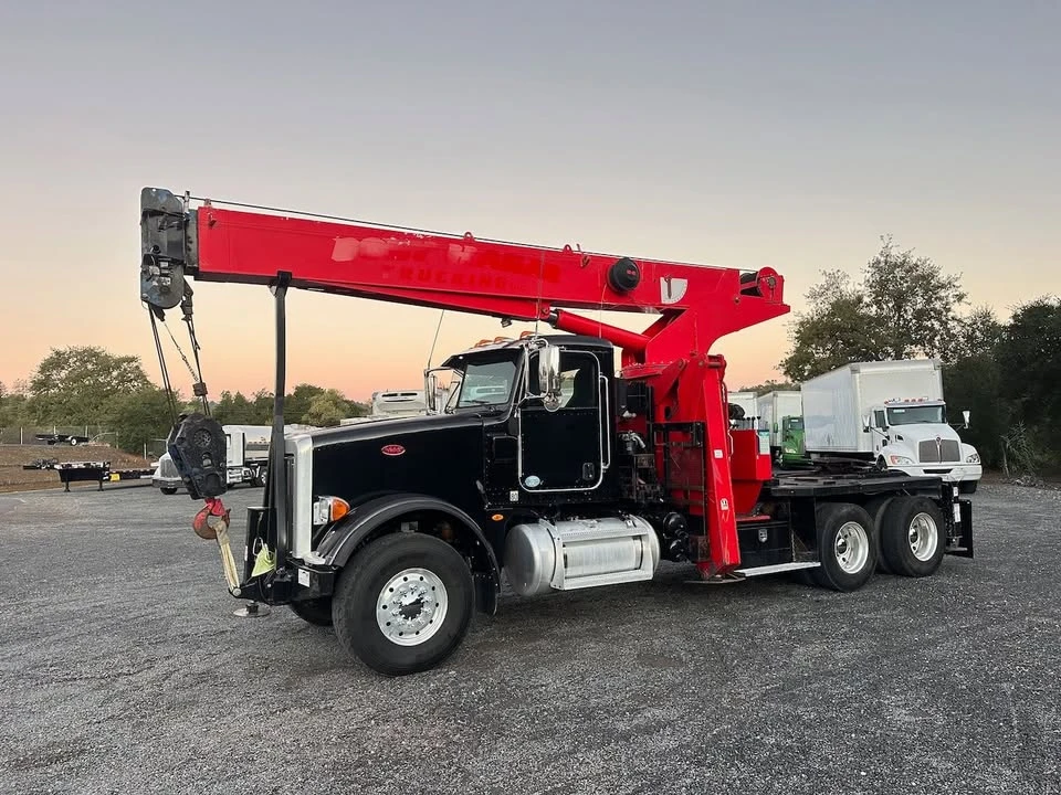 2015 Peterbilt - Image 8 of 19