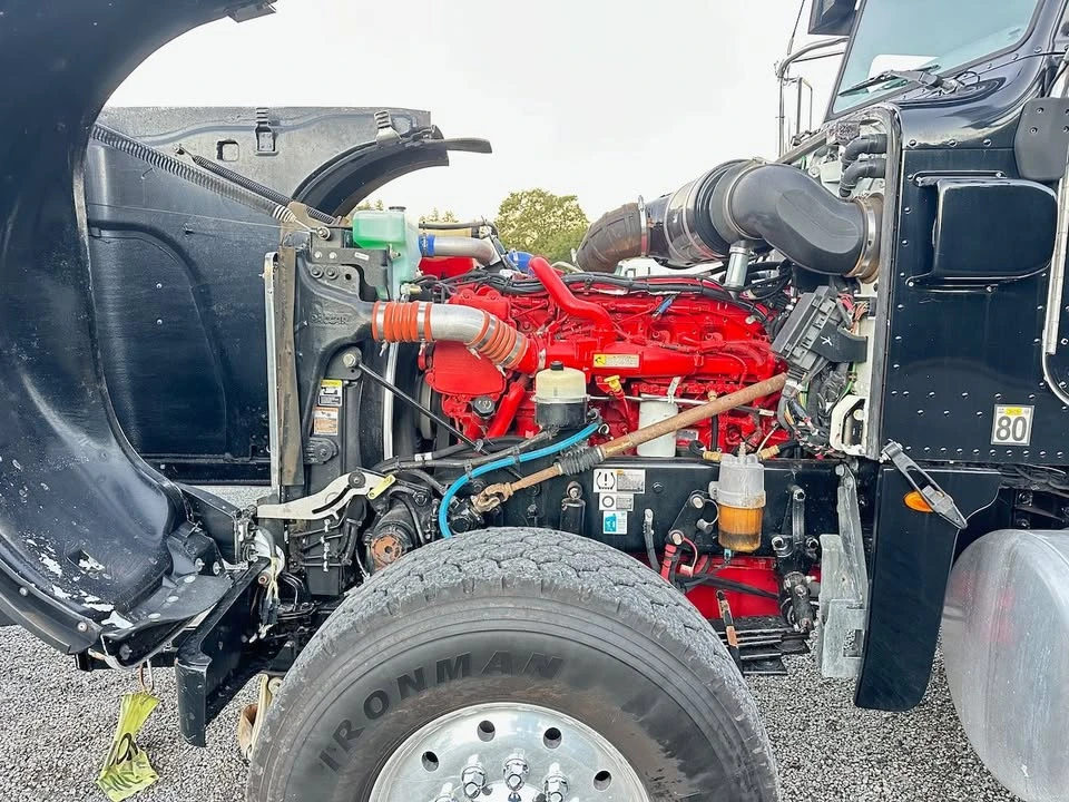 2015 Peterbilt - Image 17 of 19