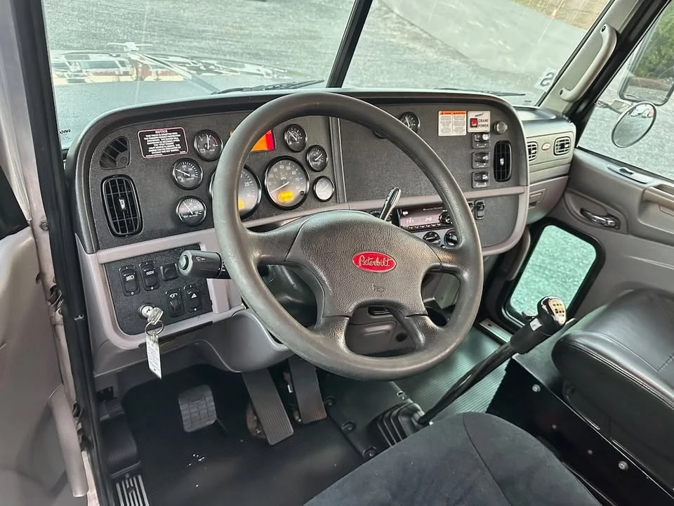 2015 Peterbilt - Image 12 of 19