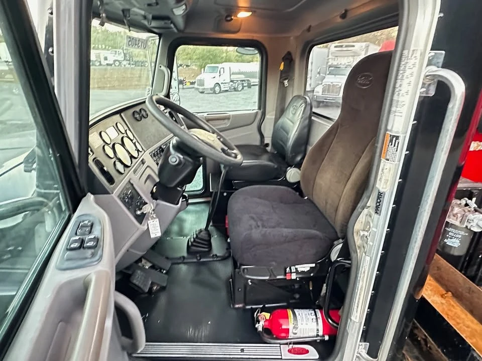 2015 Peterbilt - Image 13 of 19