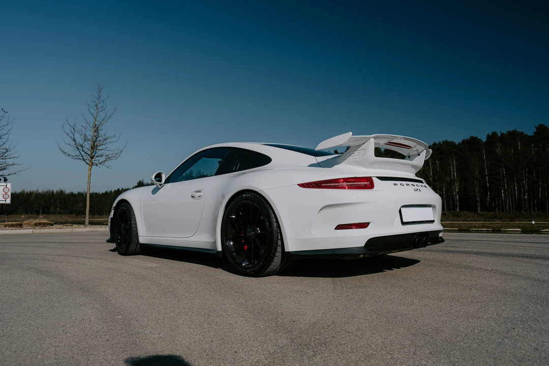 2015 Porsche 991 Carrera - Image 17 of 31