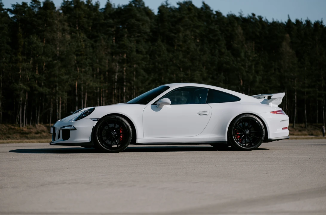2015 Porsche 991 Carrera - Image 18 of 31