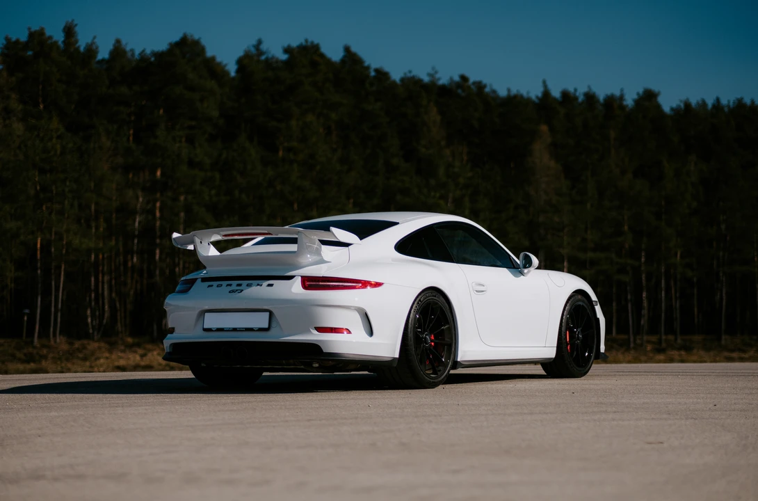 2015 Porsche 991 Carrera - Image 28 of 31