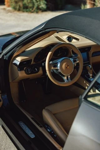 2015 Porsche 911 - Image 21 of 23