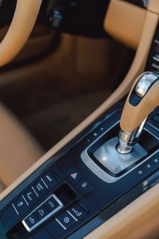 2015 Porsche 911 - Image 17 of 23