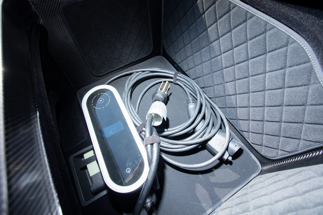 2015 Porsche 918 Spyder - Image 7 of 31
