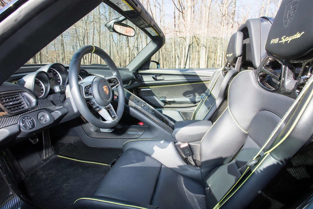 2015 Porsche 918 Spyder - Image 18 of 31