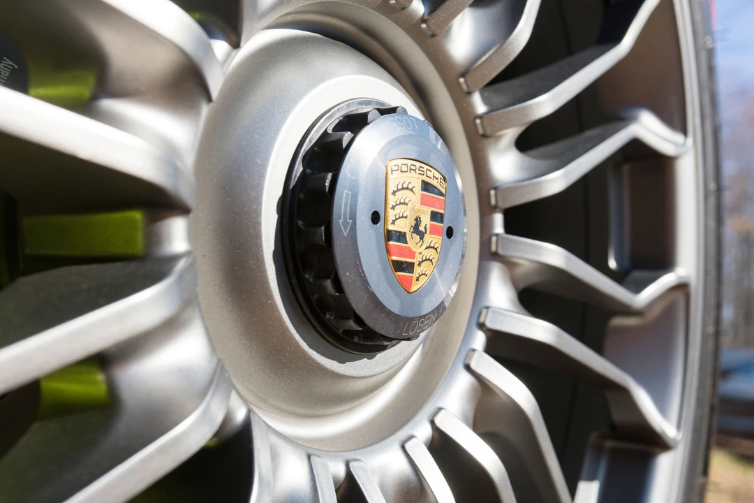 2015 Porsche 918 Spyder - Image 23 of 31