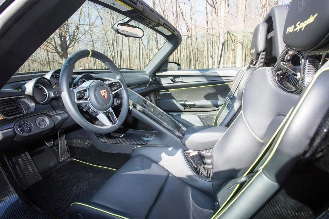 2015 Porsche 918 Spyder - Image 19 of 31