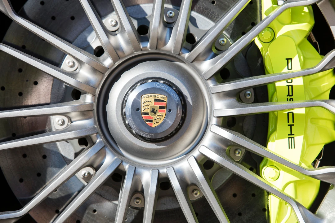 2015 Porsche 918 Spyder - Image 24 of 31